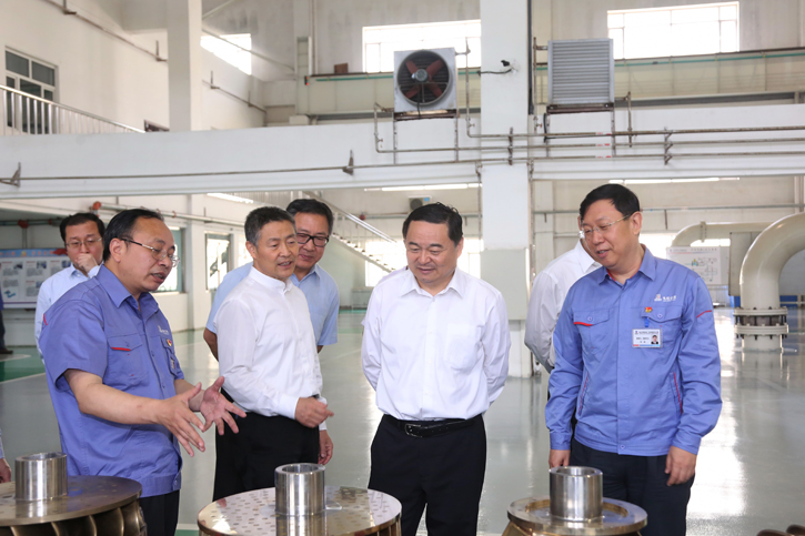 郝鹏旅行考察壹定发集团