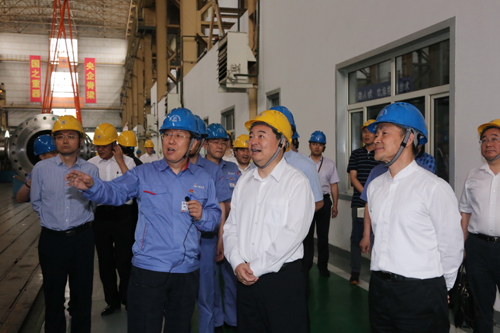 郝鹏旅行考察壹定发集团所属企业电机公司